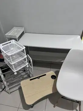 Peralatan kos (meja+kursi belajar, rak sepatu, rak kosmetik dll)