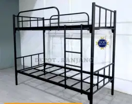 ranjang besi tingkat