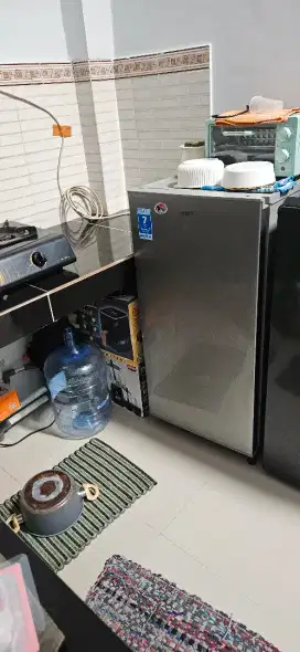 Kulkas 1 pintu aqua