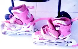 Sepatu roda pink
