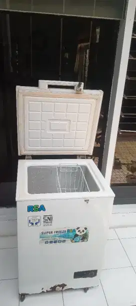 Dijual freezer box merek RSA