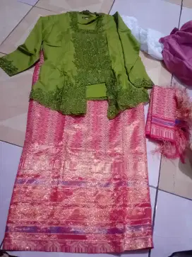 Setelan kebaya uk L