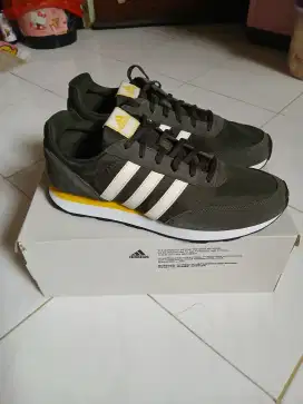 Sepatu adidas run 60s ukuran 44