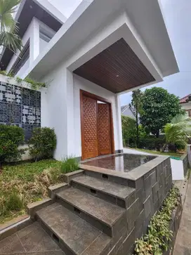 Rare! Rumah Hook 489 m² Modern Tropical di Pondok Indah