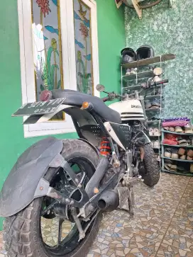Motor Custom Scrambler basic Byson