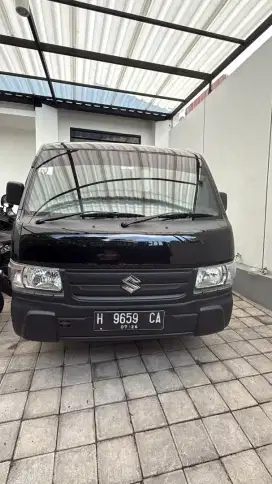 Suzuki carry pick up tahun 2021 warna hitam.