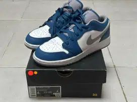 Sneakers / Sepatu Nike Air Jordan 1 Low (GS) UK 3.5