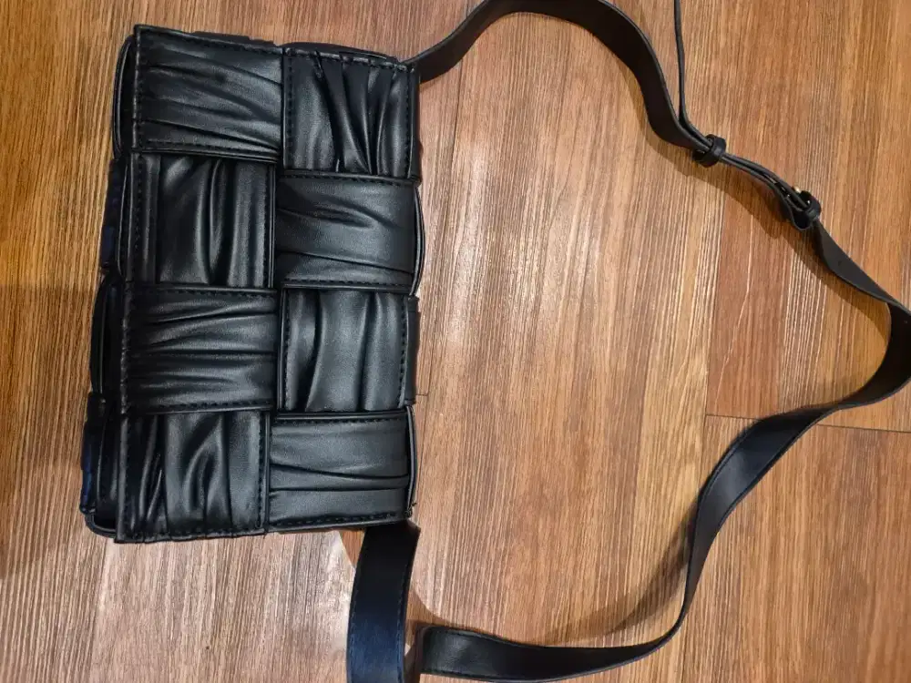 Tas botega masih baru