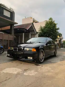 BMW 323i Manual Transmission Istimewa