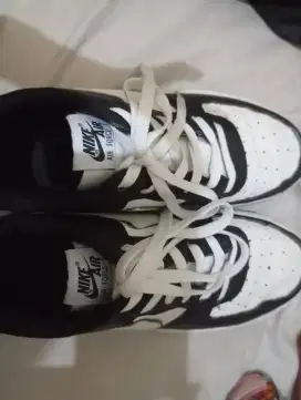 Sepatu nike air 1 black white preloved
