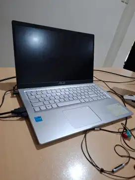 Jual laptop Asus Vivobook  x515 i3 intel SSD 512GB Ram 16GB + charger