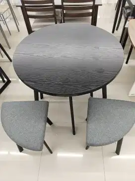 Meja makan miami