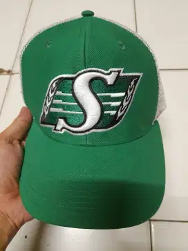Adidas hat feat S