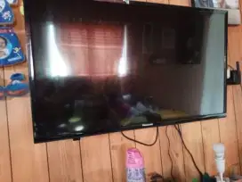 Dijual cepat TV LED 32 inch bekas Merek Panasonic
