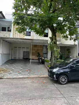 Rumah 3 Lantai dengan Rooftop – Strategis & Siap Huni, 2,5M