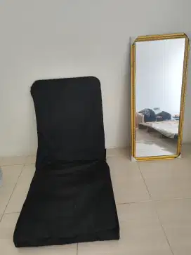 Kursi Lesehan dan Cermin