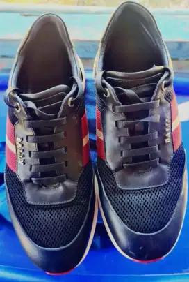 Sepatu Bally bekas pakai