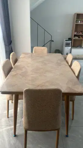 Meja makan marmer merk saporo dan kursi makan
