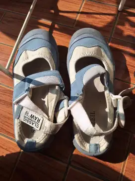 Sepatu ringan banget, no minus