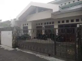 Rumah 2 Lantai di Cipedak Jagakarsa, Hanya 9 Menit Ke Tol Brigif
