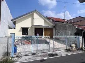 RUMAH DISEWAKAN TENGAH KOTA SEMARANG LUAS TRUK MASUK BISA KANTOR