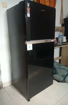 Dijual cepat kulkas 2 pintu