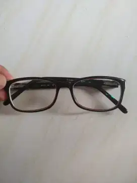 Kacamata calvin klein