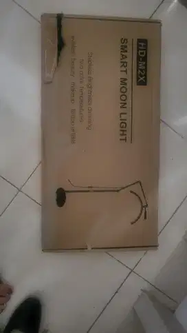 Lampu halfmoon eyelash