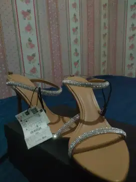 Sandal Hak tinggi merk ZARA.