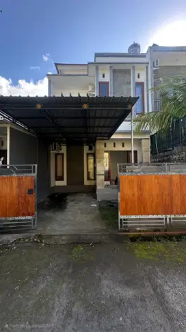 Jual Rumah 2lt View GWK lokasi Jl Bukit Pratama Area Hunian Strategis