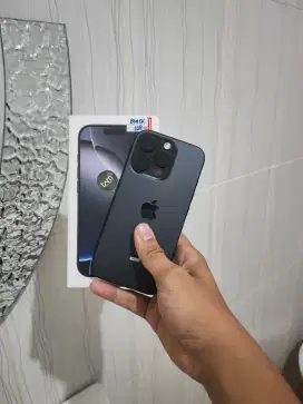 Iphone 16 pro 128gb garansi on black