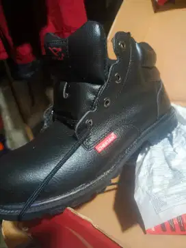 Sepatu sefty cheetah