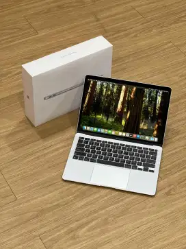 MacBook Air A2337 2020 M1 , 13 inch , 8/256 , Silver