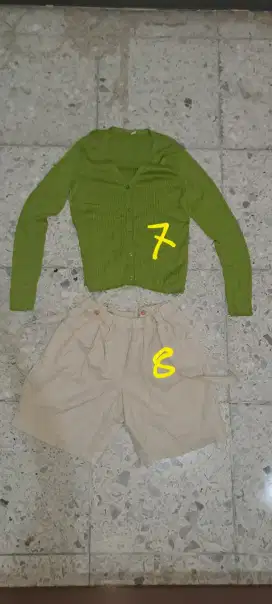 sweater ijo dan celana overall