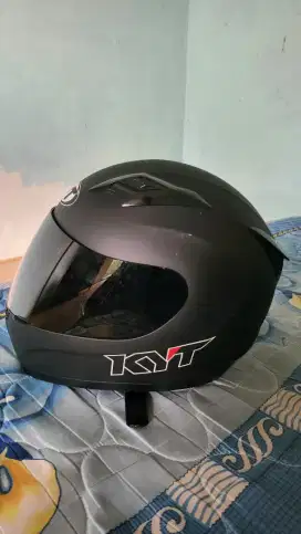 Helm KYT jual murah