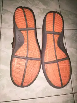 Sepatu crocs cowo