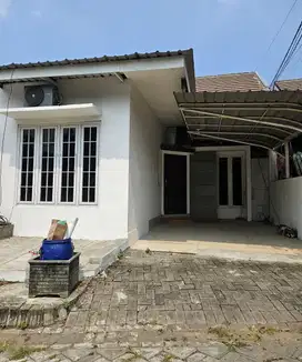 Dikontrakkan Rumah Nyaman di Lokasi Cluster Premium Strategis GKB