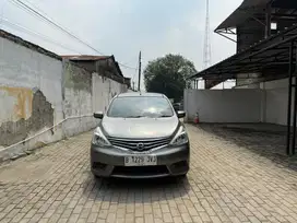 Nissan Grand livina SV AT 2017