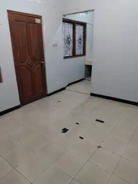 Disewakan rumah lantai 1 di KUA Kecamatan Makasar Jakarta Timur