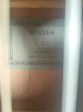 Gitar merk Yamaha C315