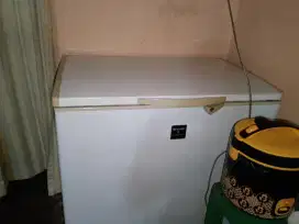 freezer Sharp(white)