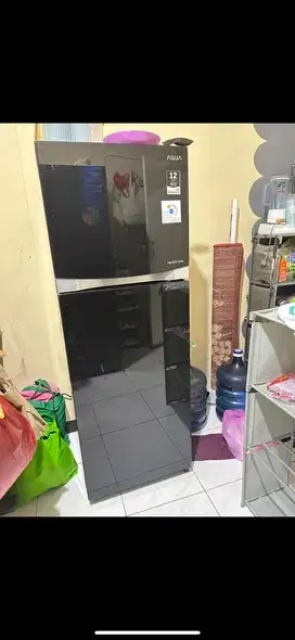 Kulkas dua pintu aqua
