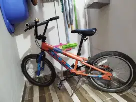 Sepeda - BMX 20 Polygon Travis
