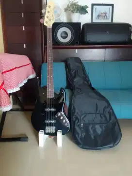 Dijual Bass guitar