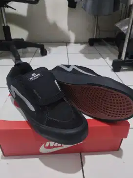 Sepatu Brick Mansions Biggie Black size 43