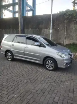 Innova Barong V Diesel Matic 2015 Titanium – Pajak Baru, Mulus!