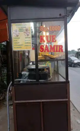 Jaga stand kue samir
