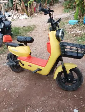 Sepeda listrik Merk u-winfly