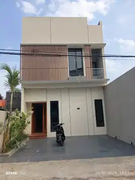 Rumah mewah murah di Maguwoharjo belakang apotek K-24 jl stadion