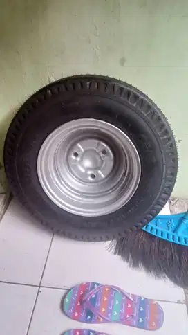 Ban dan velg baru piaggio roda 3 ring10/4.50